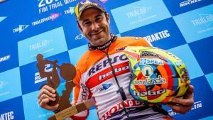 Toni Bou, en el podio de Silsden (Inglaterra), donde conquistó su título mundial nº 24 de trial.