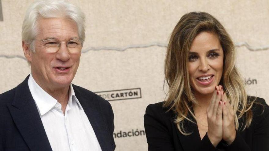 La novia de Richard Gere diseña una colección con fines benéficos