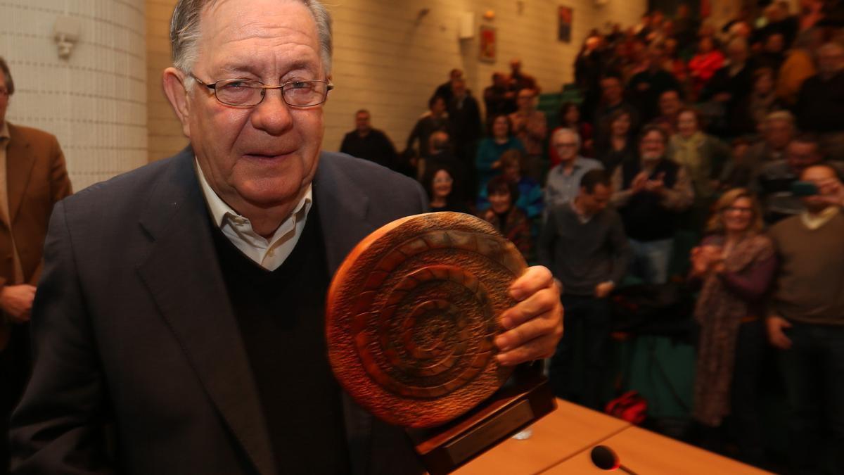 Manuel Parra, recibiendo el I Premio en memoria de Ramiro Muñoz