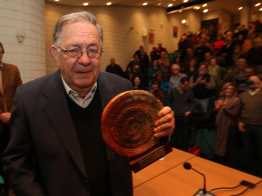 Manuel Parra, recibiendo el I Premio en memoria de Ramiro Muñoz