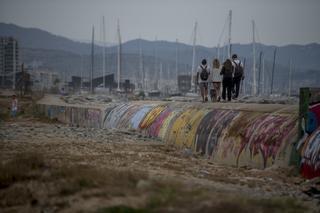 Vecinos del Besòs piden descontaminar las playas cerradas de Sant Adrià y Badalona