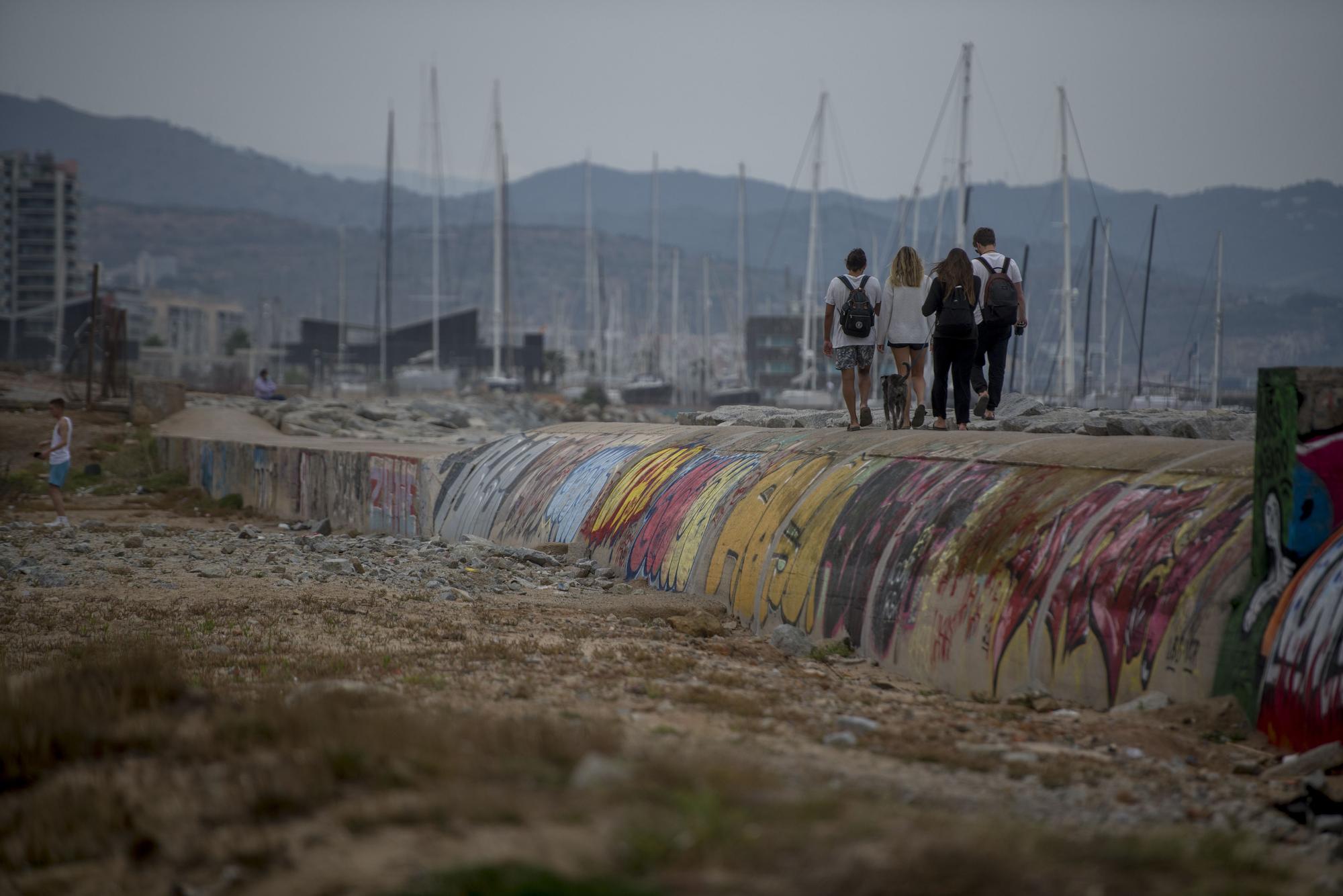 Colector semienterrado que va desde la playa de Sant Adrià de Besós hasta Badalona