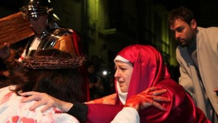 Carme Martorell interpreta la Verge Maria al Via Crucis Vivent de Sant Hilari Sacalm