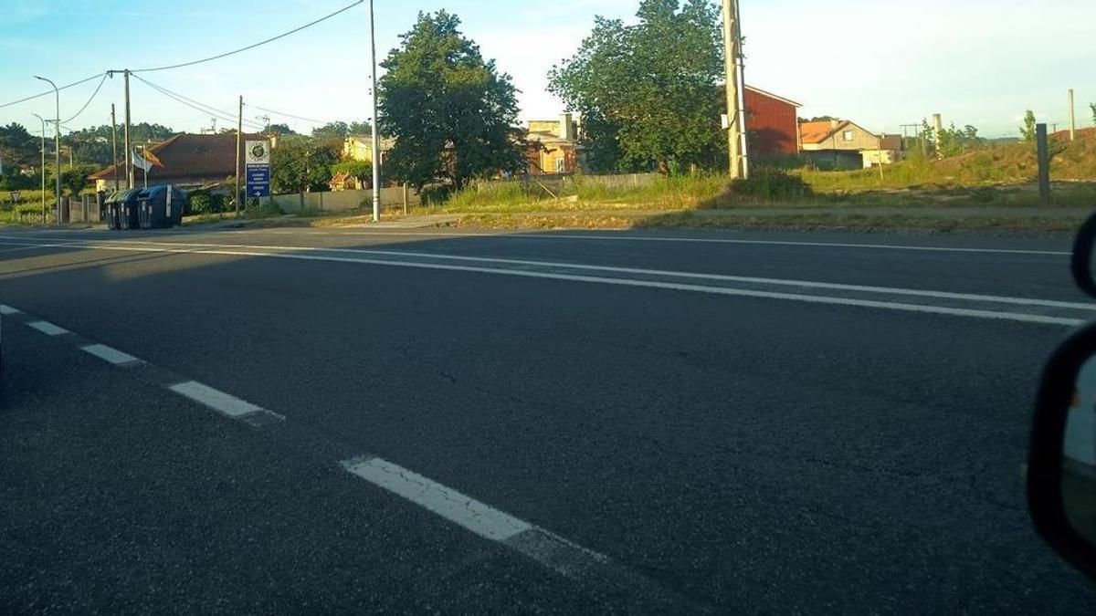 Visión de la carretera PO-550 en la salida de la vivienda de la mujer afectada.