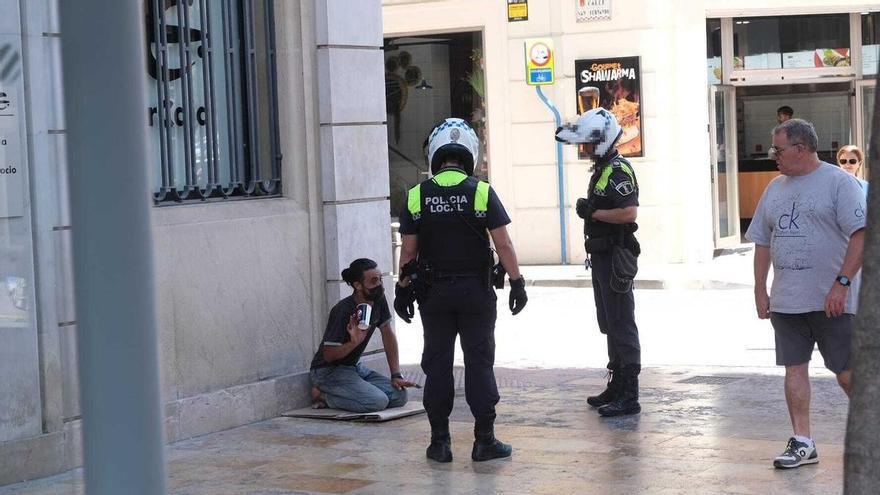 El Ayuntamiento de Alicante asegura que setenta sintecho han salido de la calle con ayuda municipal