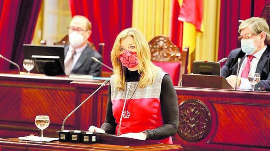 La consellera de Salud, Patricia Gómez, durante su comparecencia de ayer en el Parlament.