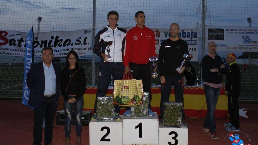 Fernando Villegas gana los 10 Kilómetros de Almoradí