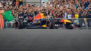 Checo Pérez, piloto mexicano de Red Bull, durante una exhibición que tuvo lugar en Madrid en verano.