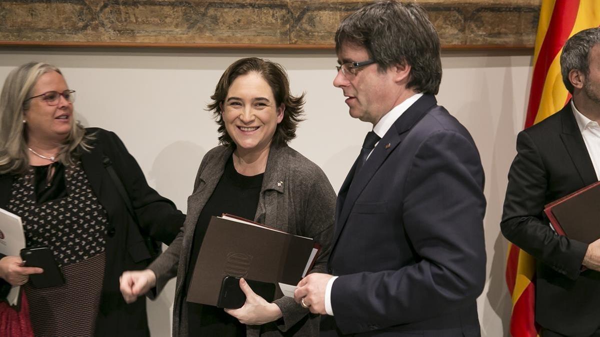 carles puigdemont y ada colau