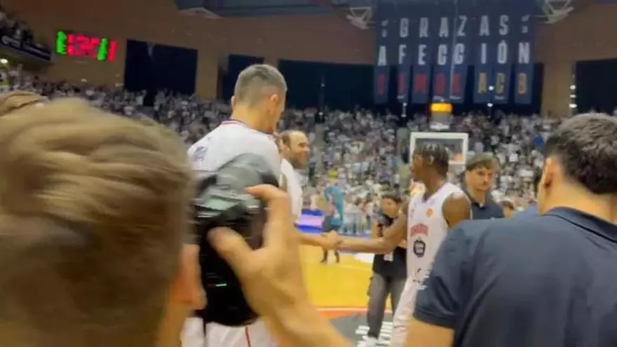 El Obradoiro asciende y convierte Sar en una fiesta de ACB