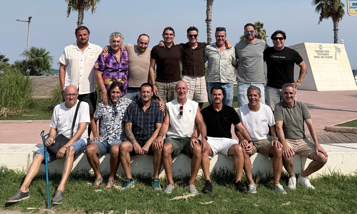 El histórico juvenil del CD Castellón de las temporadas 1991/92 y 1992/93 realizó una comida de hermandad y se reunió 35 años después.
