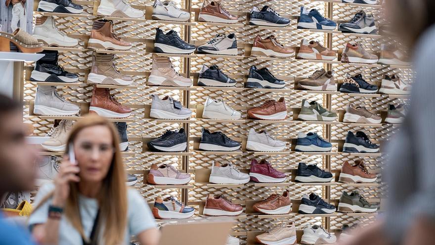 Un tercio de las cien empresas de calzado españolas que exponen en Milan son de Elche
