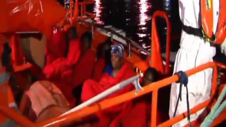 Rescatados 19 inmigrantes subsaharianos frente a las costas de Motril