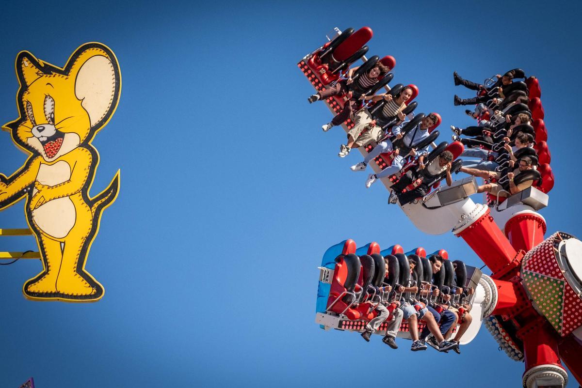 Visita del alcalde a la feria de atracciones del Carnaval