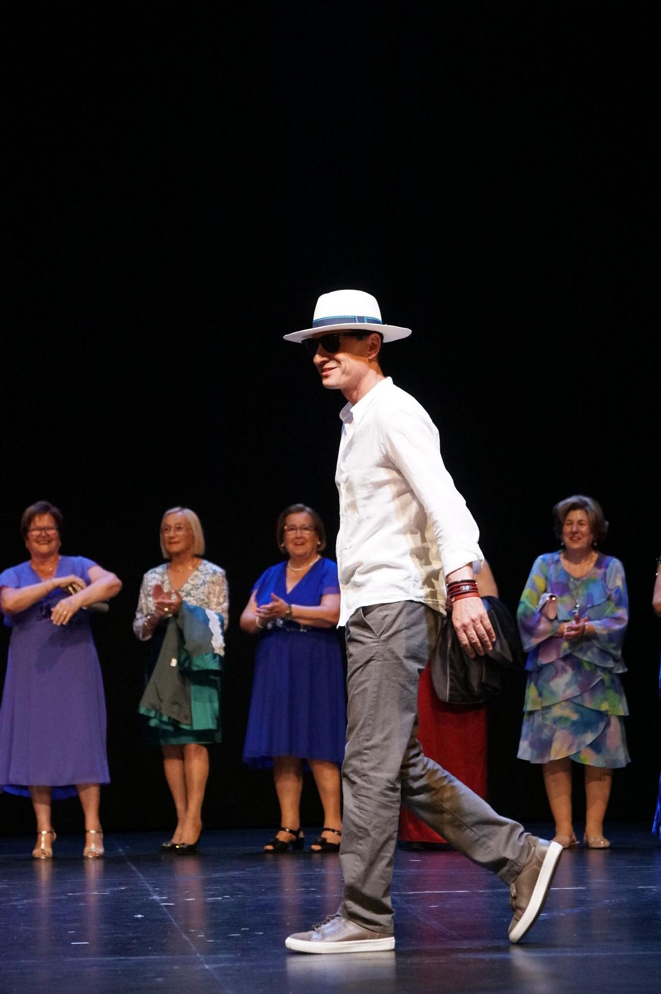 El alcalde Rafa  García con sombrero.