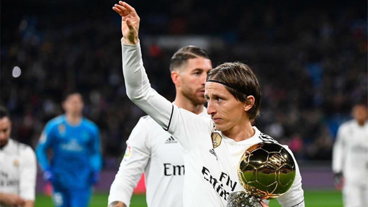 Modric mostró el Balón de Oro al Bernabéu