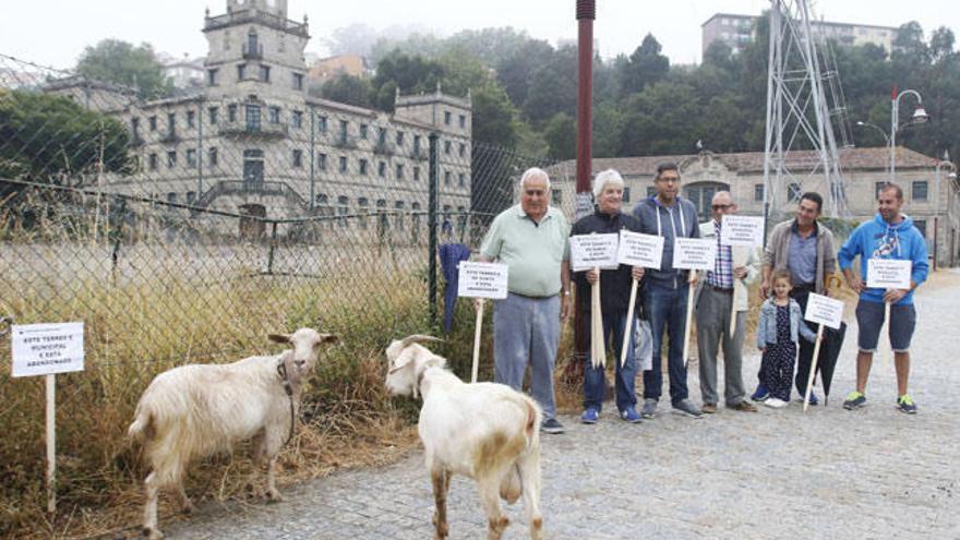 Protesta de los vecinos de Teis. // Alba Villar