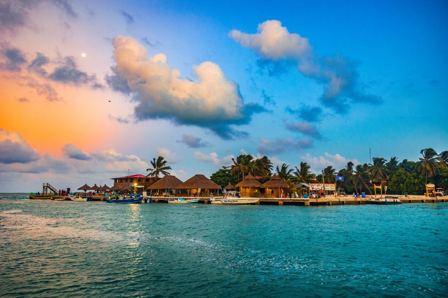 Canal conocido como The Split que divide Cayo Caulker en dos.