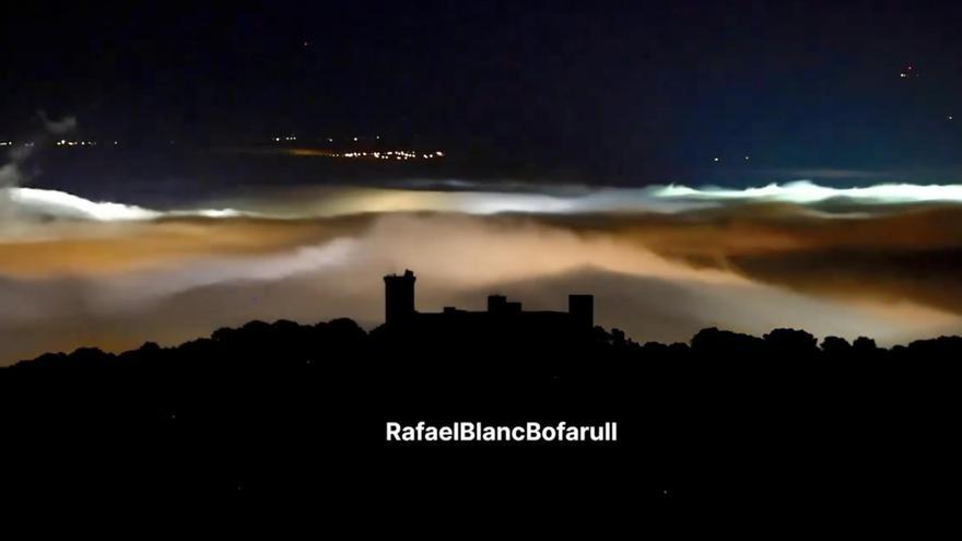 El espectacular vídeo de Palma de noche totalmente cubierta de niebla