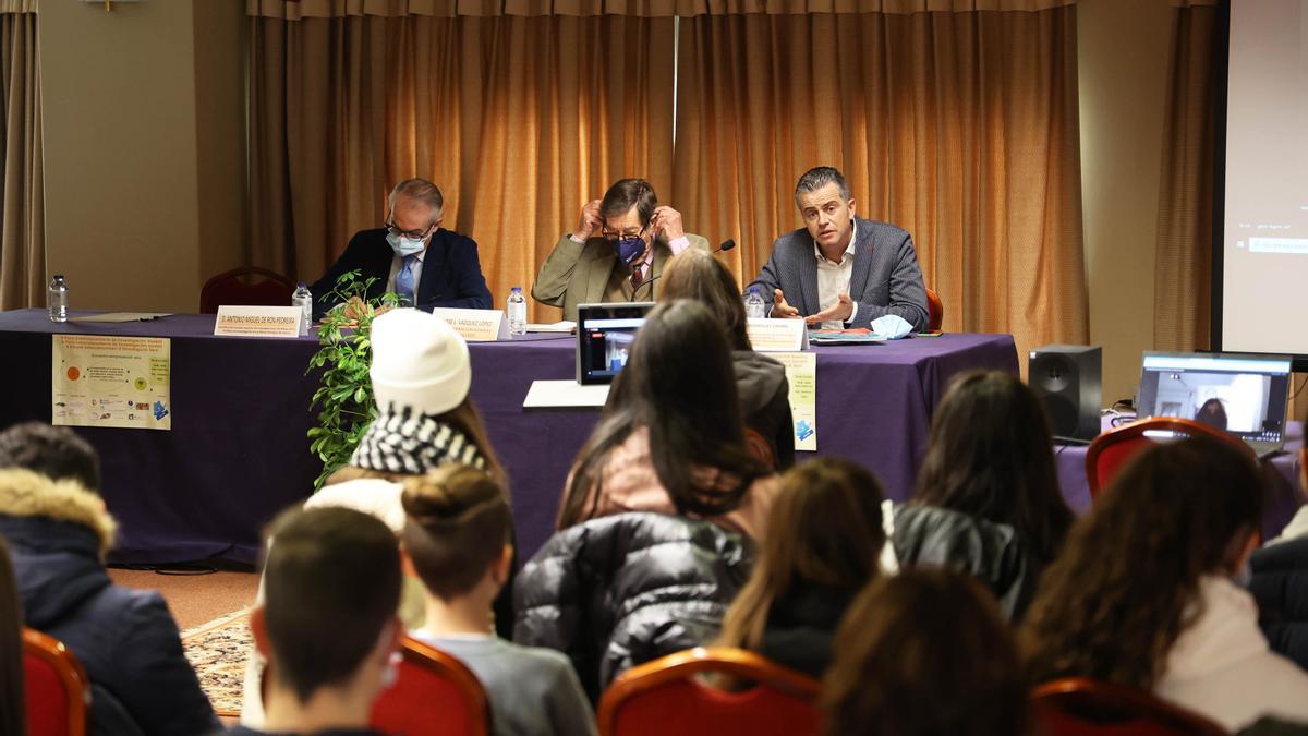 Presentación del X Foro intercomunitario de investigación xuvenil en el Hotel Coia.