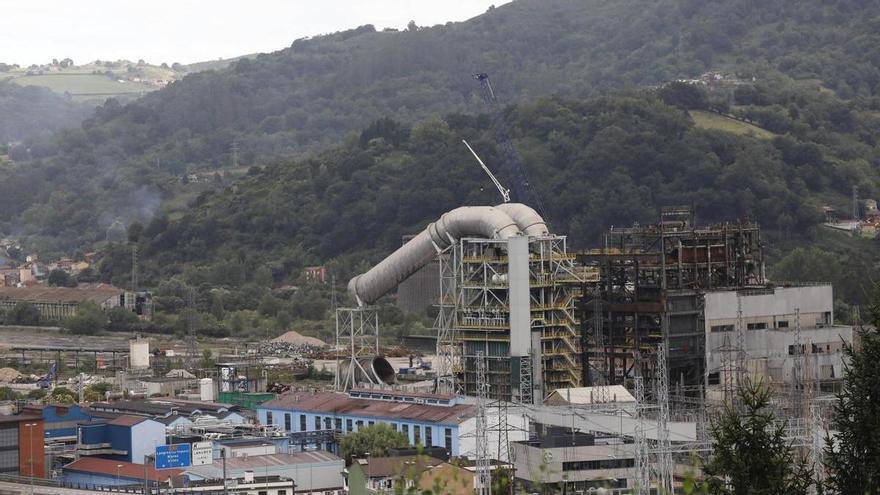 Langreo aprueba la ordenación de los 200.000 metros cuadrados de la térmica de Lada: habrá suelo para nuevas empresas, una reserva para la Bayer y la prolongación del paseo fluvial