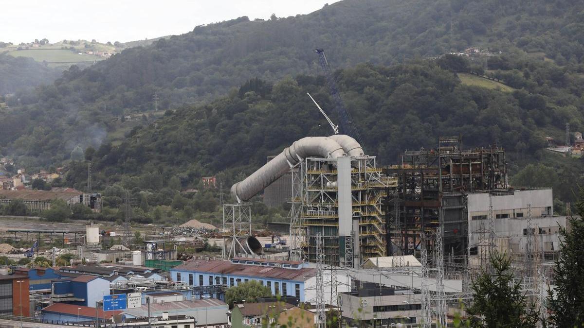 El desmantelamiento de la térmica de Lada, en una imagen de archivo.