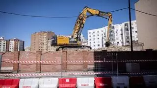 El antiguo colegio Jesús y María se convierte en escombros