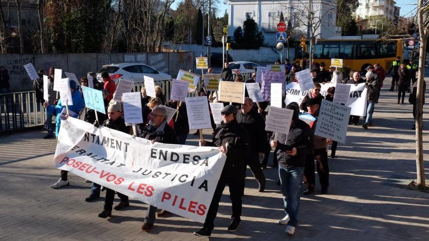 Els veïns del Culubret de Figueres es manifesten contra els continus talls de llum