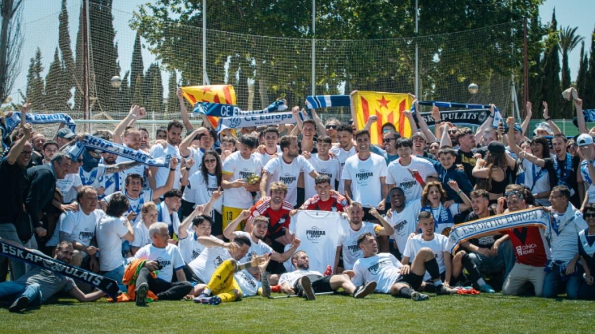 Foto de la celebración del ascenso a 1RFEF