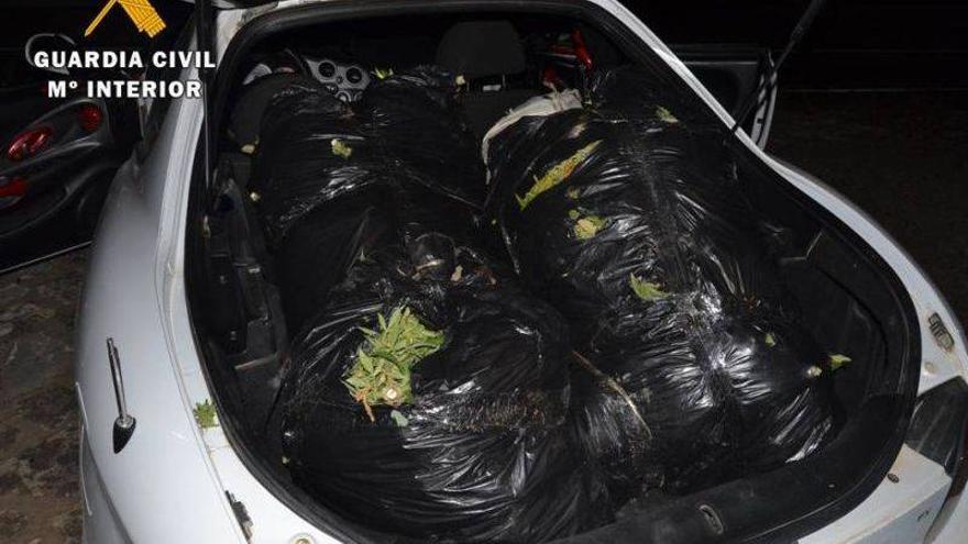 Dos personas detenidas con 40 kilos de marihuana en Maella