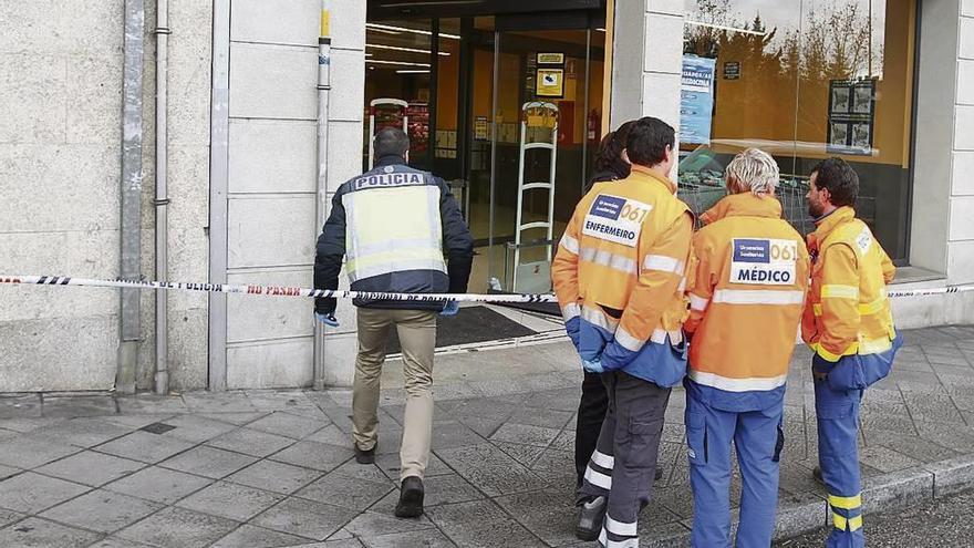 Un hombre con problemas mentales pega seis tiros en un supermercado de Ourense