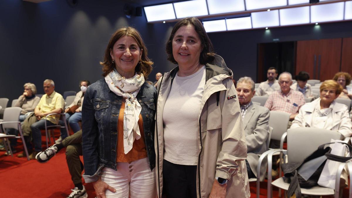 María Victoria Moreno-Arribas y María Fernández, en el Club LA NUEVA ESPAÑA.