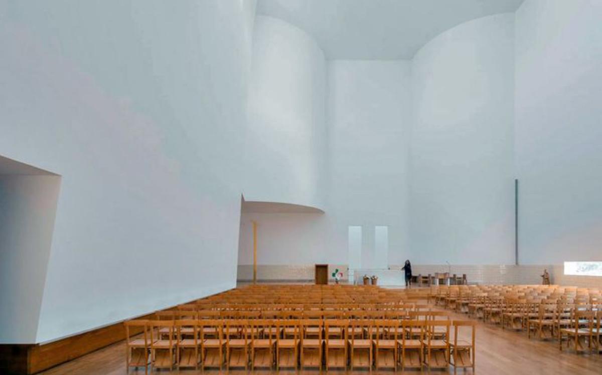A igrexa de Santa Maria de Canaveses, obra de Álvaro Siza.