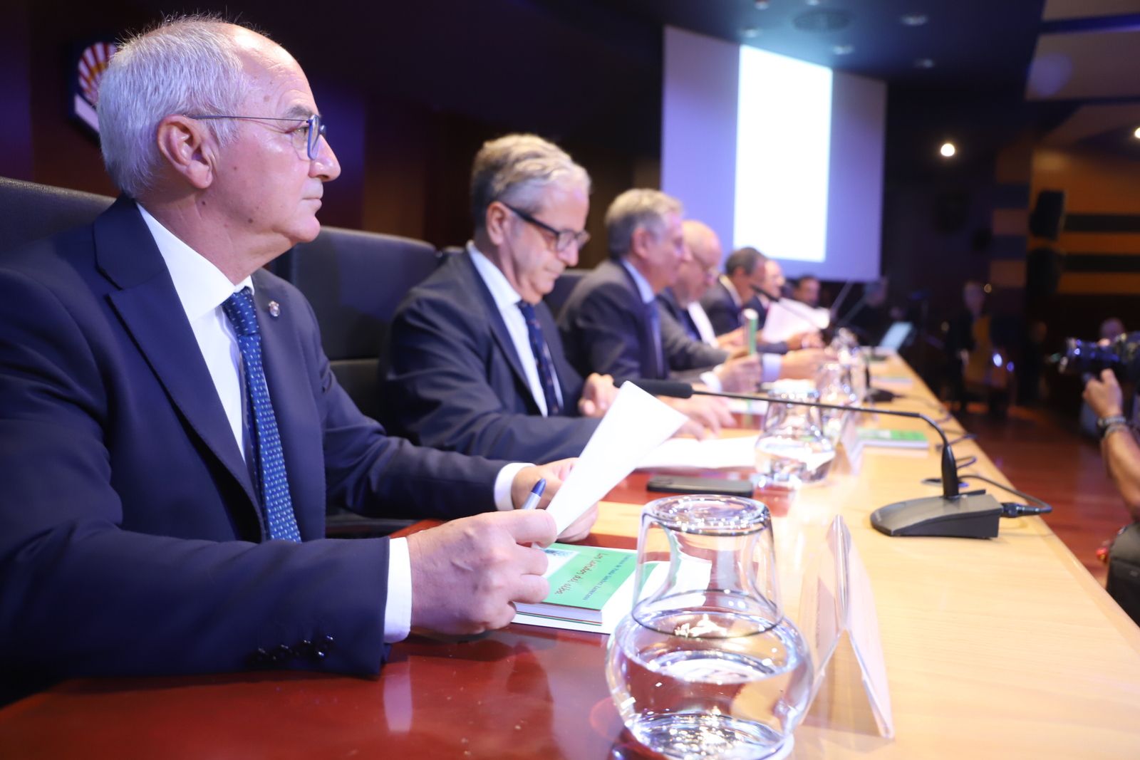 El presidente de la Audiencia presenta 'Los latidos del alma'