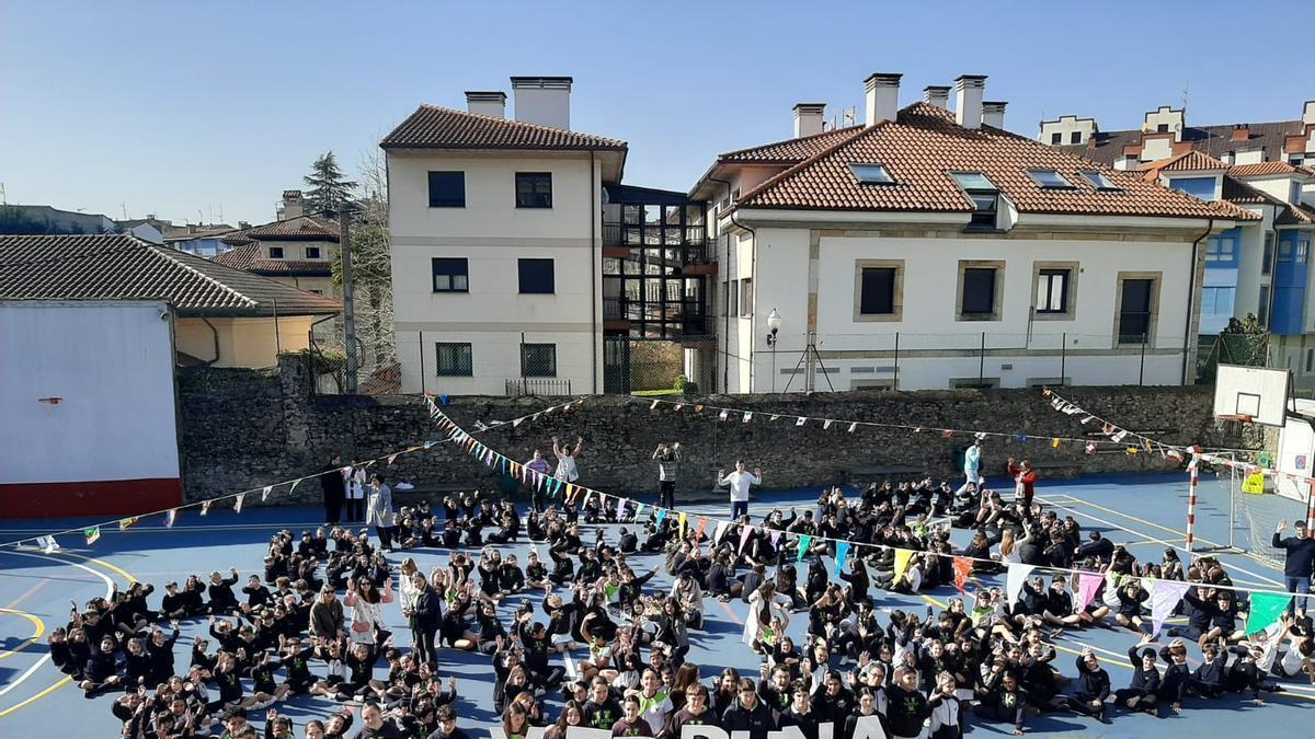 El colegio San Rafael de Villaviciosa celebra los 200 años de la fundación de la congregación de las Hermanas Carmelitas Vedrunas, responsable de cientos de centros educativos en todo el mundo
