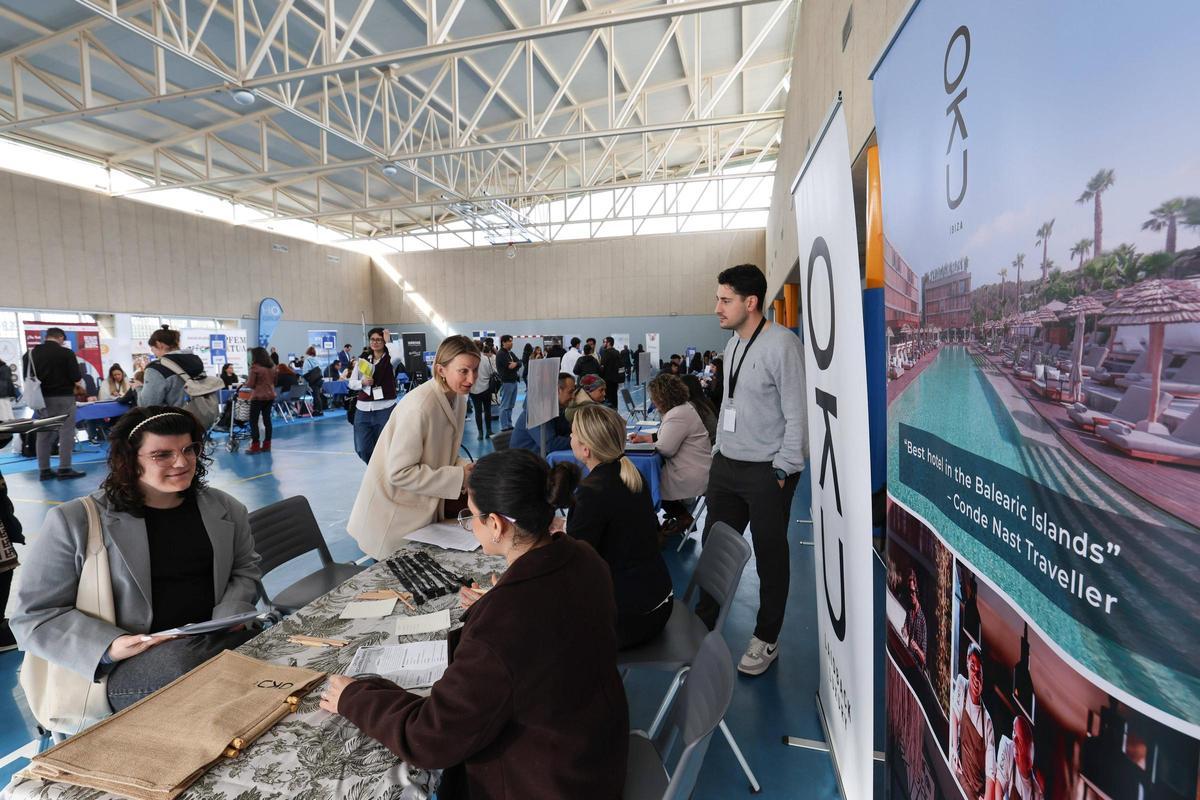 Sant Antoni celebra la sexta edición de la feria de empleo Activa't Portmany Sant Antoni celebra la sexta edición de la feria de empleo Activa't Portmany