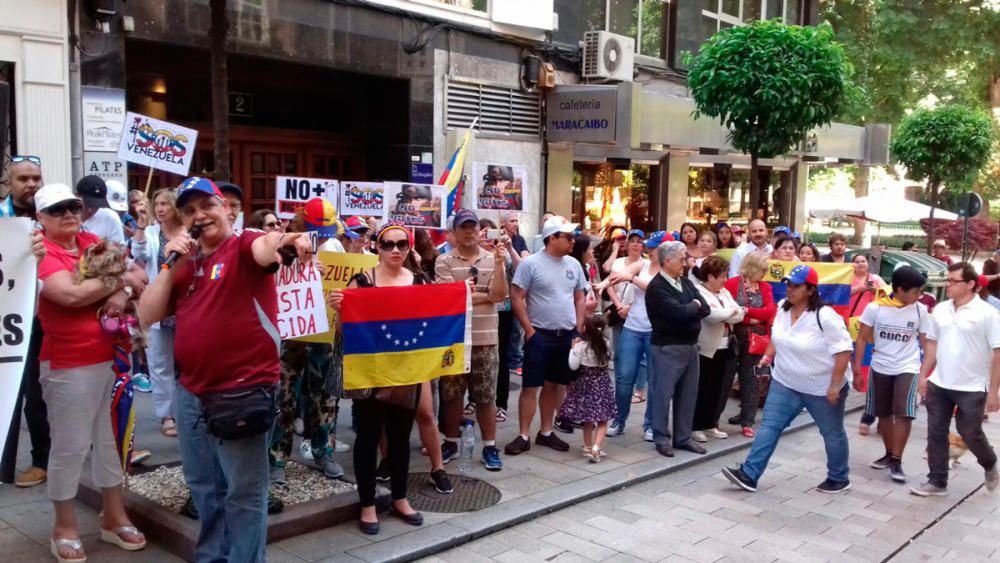 Pensionistas venezolanos claman en Vigo contra el fraude electoral en su país