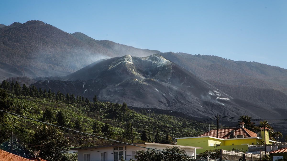 El volcán de La Palma, cinco días después de que se diera por finalizada su actividad, a 30 de diciembre de 2021, en La Palma