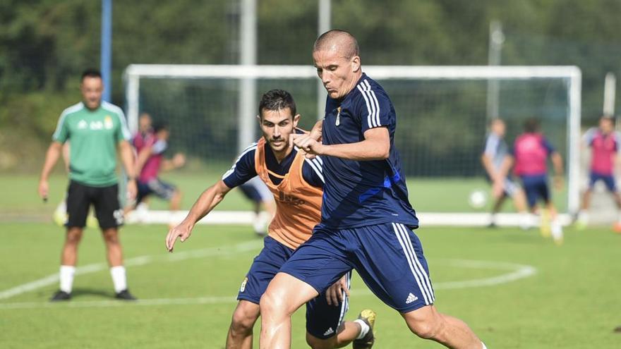 Arnau y Ziganda frenan la salida inmediata de Lolo al Cádiz