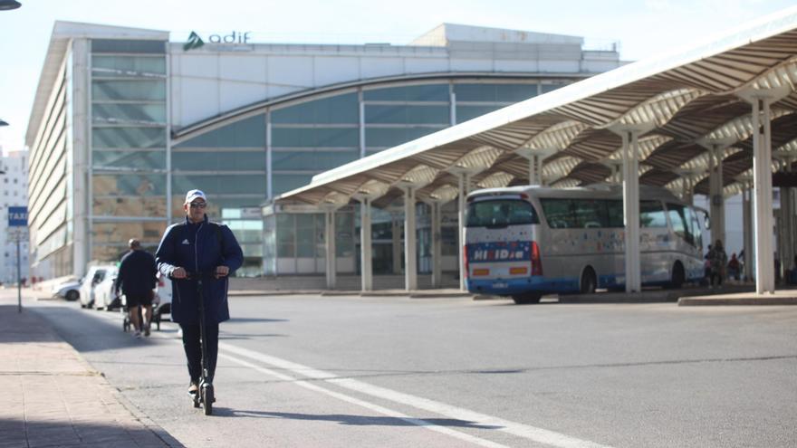 Renfe prohíbe desde este martes el acceso al tren en patinete eléctrico