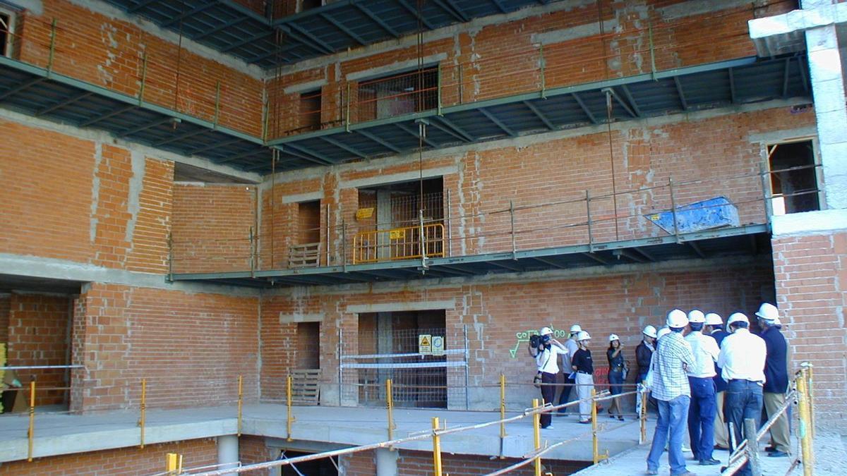 Obras de reforma del Teatro Calderón en 2006.