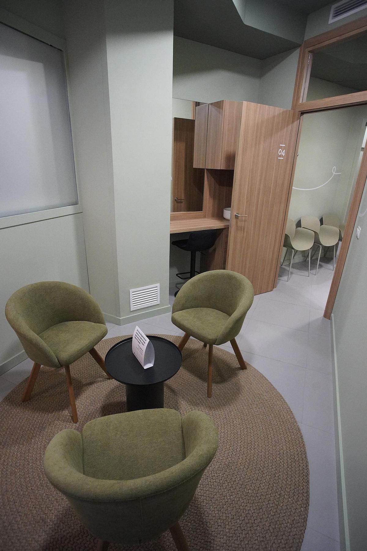 Les imatges de la inauguració de l'Associació contra el càncer a Girona