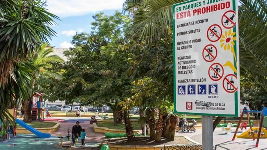 Pese a estar prohibido, se entra con mascotas a parques.