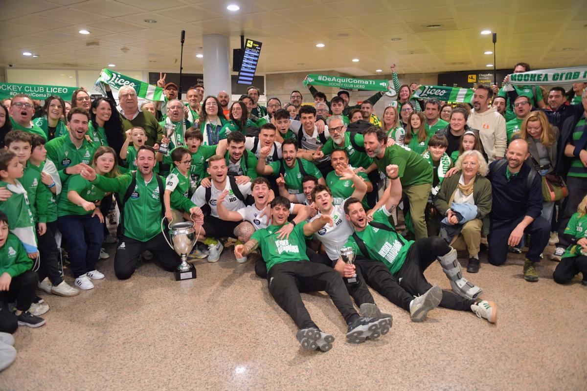 Así fue la llegada del Liceo a Alvedro con el título de Copa del Rey Así fue la llegada del Liceo a Alvedro con el título de Copa del Rey