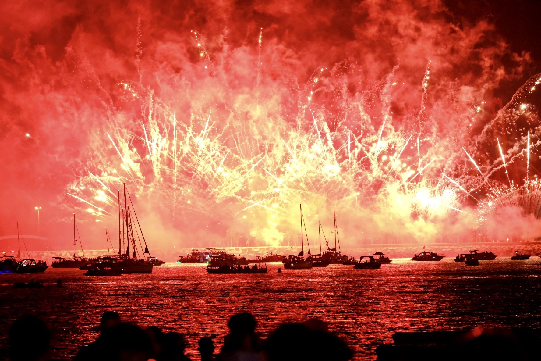 Los fuegos artificiales dan la bienvenida a la Feria de Málaga 2022