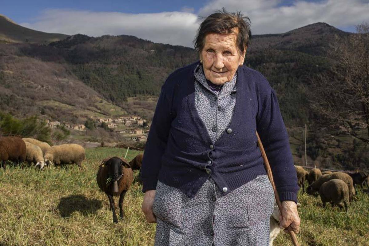 Marina Vilalta es una payesa de 96 años que vive en Bruguera