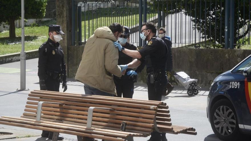 Operativo policial ayer. // R. V.