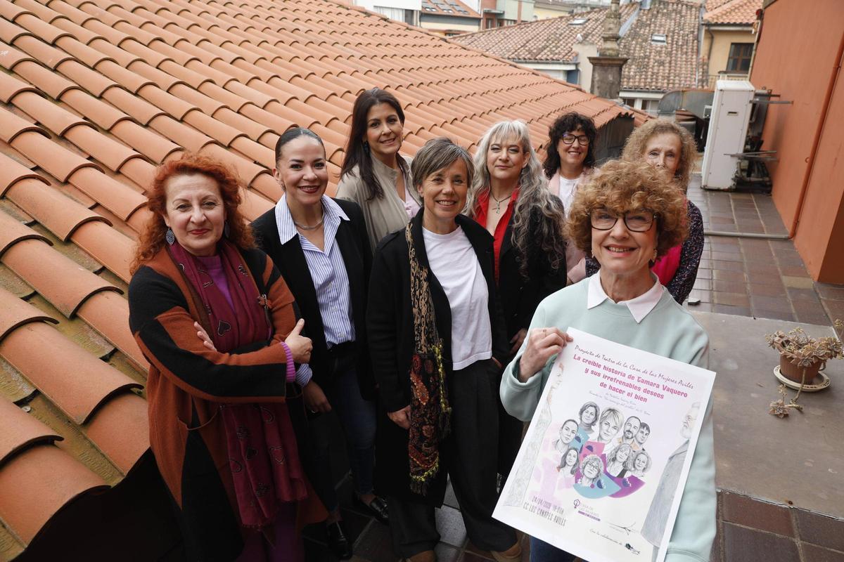 De izquierda a derecha, Yolanda Bango, Gabriella Citarella, Natalia Suárez Ríos, Inés Avello, Luisa Martínez, Lucía Fernández Ron, Manuela Olay y María Luz Corral.