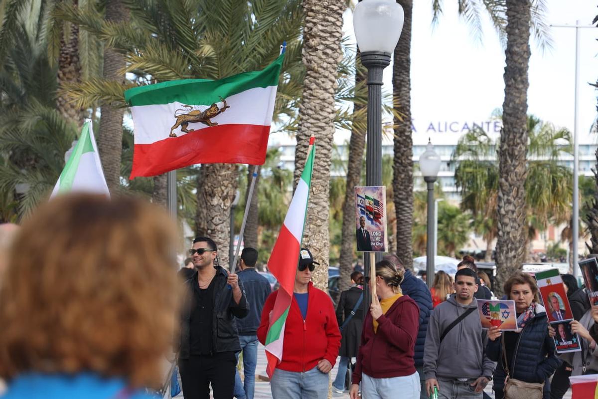 Así ha sido la manifestación por Irán en la explanada de Alicante