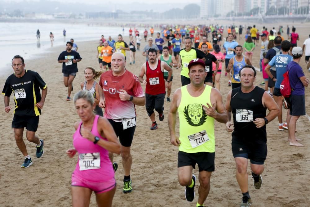 Carrera nocturna por la Playa de San Lorenzo